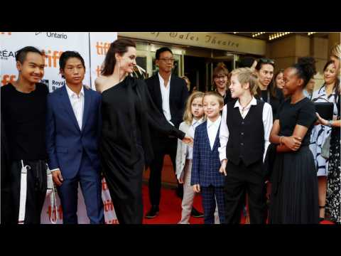 VIDEO : Angelina Jolie Brought Her Six Children To The Toronto International Film Fest
