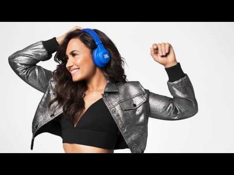 VIDEO : Demi Lovato Spotted With Potential New Girlfriend