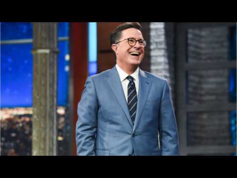VIDEO : Stephen Colbert Returns to Emmys in Trump-Fueled Turnaround
