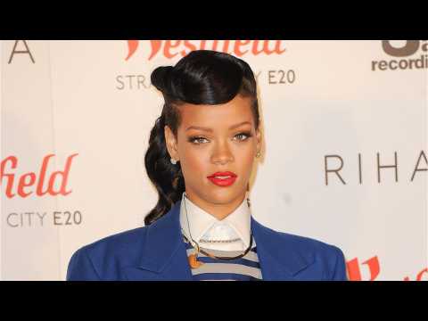 VIDEO : Rihanna's Fenty Beauty Line Offers A Wide Range Of Foundation Shades
