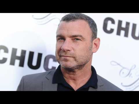 VIDEO : Liev Schreiber Adopts Two Displaced Puppies from Houston