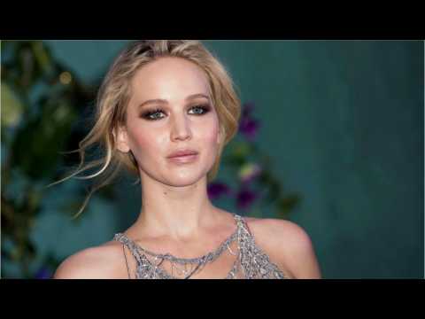 VIDEO : Jennifer Lawrence Unfazed By Bad Mother Reviews