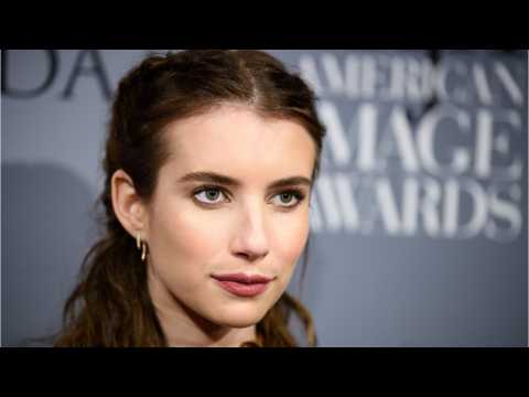 VIDEO : Emma Roberts Shares Her Must-Read Books With Refinery29
