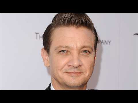 VIDEO : Jeremy Renner Admits He Cried While Watching 'Arrival'