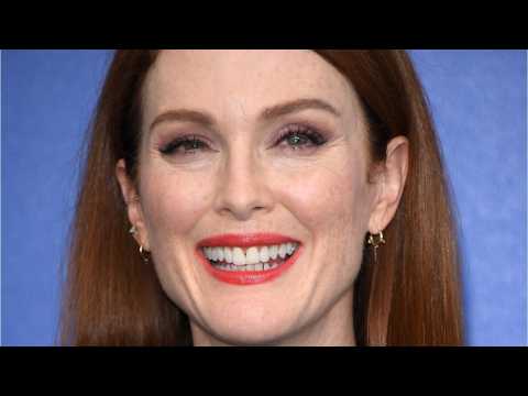 VIDEO : What's Julianne Moore's Response To Aging?