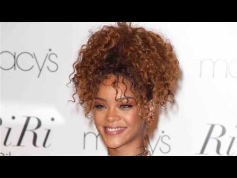 VIDEO : Rihanna Trades In Wine Glass For Solo Cup