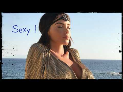 VIDEO : Nabilla Benattia ose le side boob trs sexy !