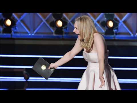 VIDEO : Elisabeth Moss Gets Bleeped During Emmys