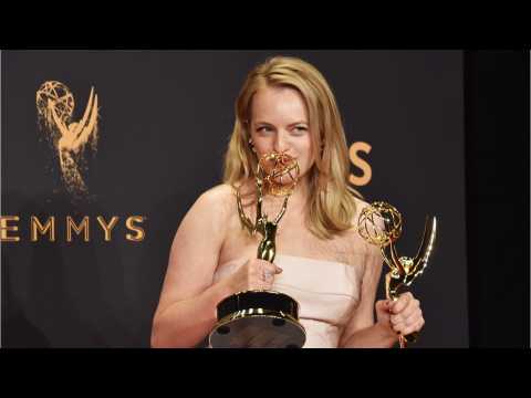 VIDEO : Elisabeth Moss Wins Emmy ?The Handmaid?s Tale?