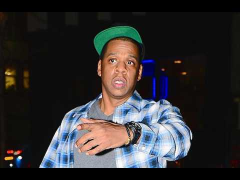 VIDEO : Jay Z 'snubs the Super Bowl half-time show'
