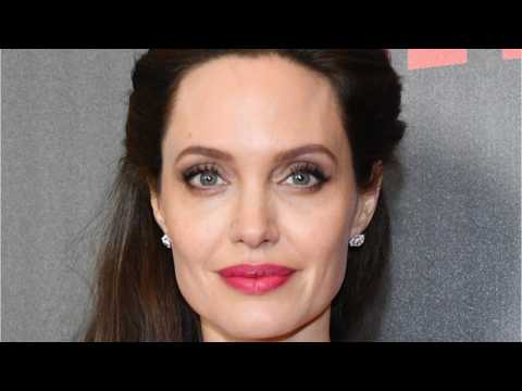 VIDEO : Angelina Jolie juggles film and family at Toronto premiere