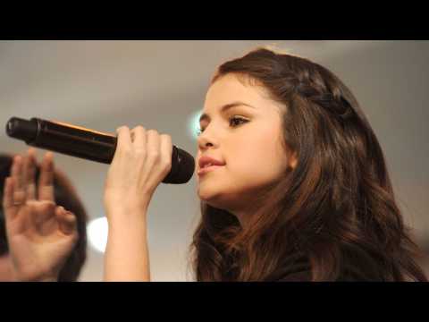 VIDEO : Selena Gomez Lands Puma Campaign