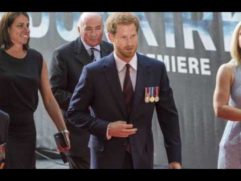 VIDEO : Prince Harry is a 'good' kisser