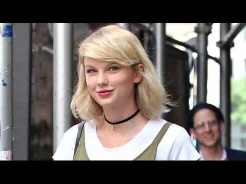 VIDEO : Taylor Swift sued for stealing 'Shake it Off
