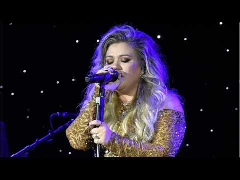 VIDEO : Kelly Clarkson's New Album Is What We Always Wanted