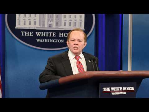VIDEO : Melissa McCarthy Takes Home Emmy for Spicer Impression