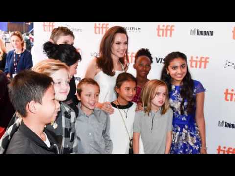 VIDEO : Angelina Jolie Looks Radiant at 'The Breadwinner' Premiere With Her Kids
