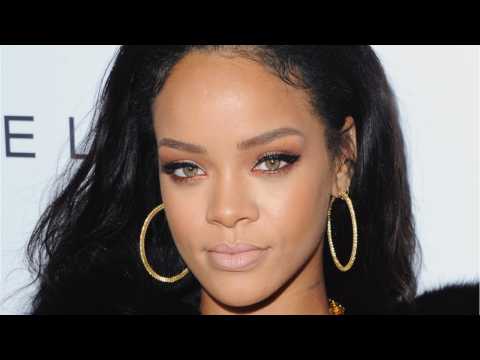 VIDEO : Rihanna's Beauty Line Carries 40 Different Foundation Shades