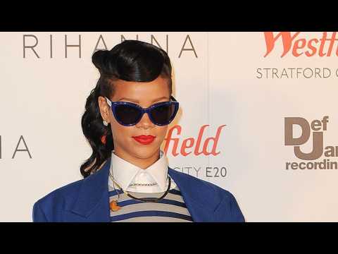 VIDEO : Rihanna's Fenty Beauty Will Have 40 Foundation Shades