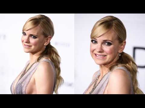 VIDEO : Why Anna Faris is Freaking Out About Her Book Release