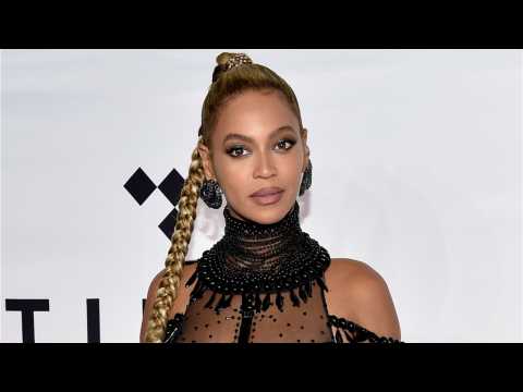 VIDEO : Festival Crowd Serenaded Beyonce For Her B-Day