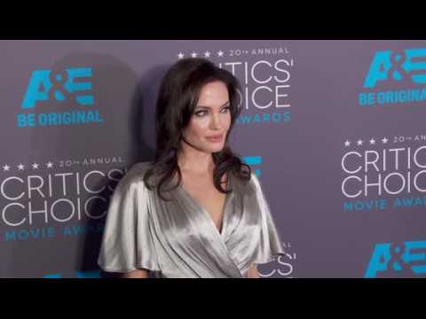 VIDEO : Angelina Jolie Reveals That She Hates Being Single