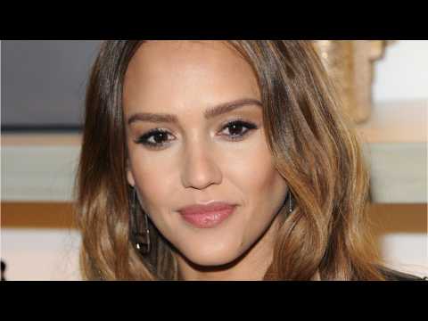 VIDEO : Jessica Alba Found the Outfit Combo You'll Wear for the Next 3 Months