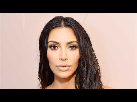 VIDEO : Kim Kardashian Gives Make Up Tips