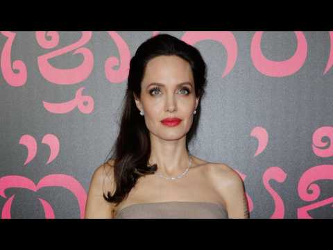 VIDEO : Angelina Jolie Reveals New Tattoo For Ex