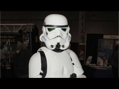 VIDEO : Mark Hamill Provides 'Proof' He's Tall Enough to Be A Stormtrooper