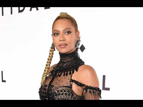 VIDEO : Beyonce's hat sold for $27,500