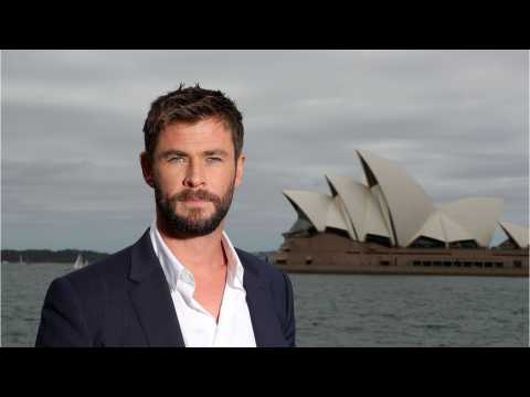 VIDEO : Chris Hemsworth Passes Thor's Torch In Adorable Photo