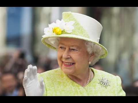 VIDEO : Queen Elizabeth broke royal tradition