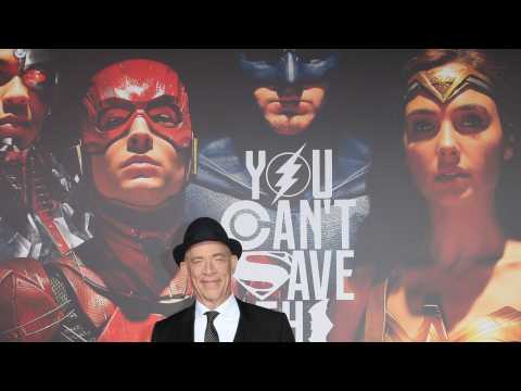 VIDEO : Will 'Justice League' Still Outperform 'Thor: Ragnarok'?