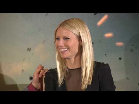 VIDEO : Gwyneth Paltrow and Brad Falchuk are reportedly engaged