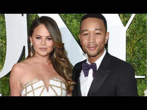 VIDEO : Chrissy Teigen & John Legend Are Expecting Another Baby!