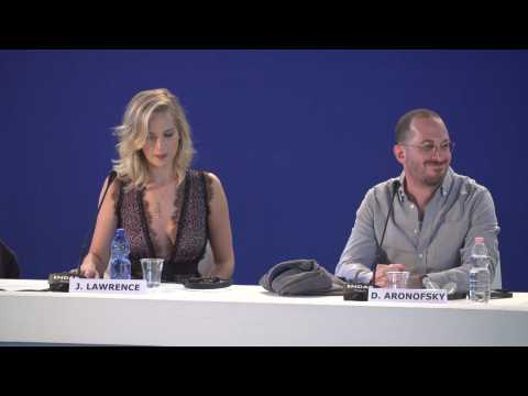 VIDEO : Jennifer Lawrence et Darren Aronofsky se seraient spars!