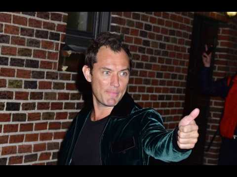 VIDEO : Jude Law 'in talks for male lead in Captain Marvel'