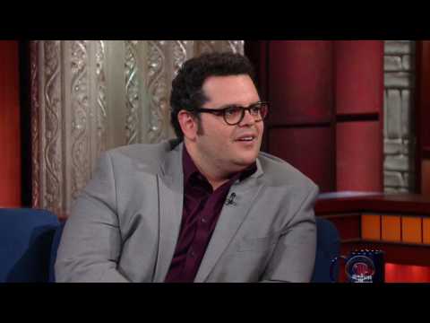 VIDEO : Josh Gad Is A Huge Fan Of His 'Orient Express' Co-Star