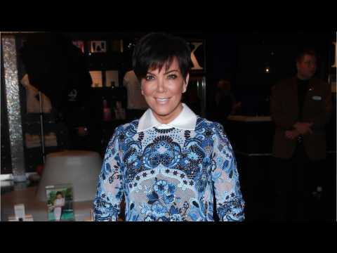 VIDEO : Did Kris Jenner Confirm Khloe and Kylie's Pregnancies in This Pic?