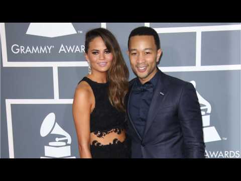 VIDEO : Chrissy Teigen, John Legend Let Daughter Announce They're Expecting