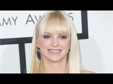 VIDEO : Anna Faris And Her New Guy Spotted In Italy