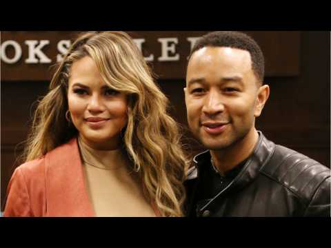 VIDEO : Chrissy Teigen And John Legend Expecting Baby 2