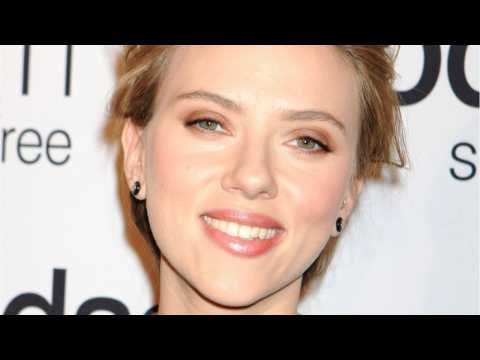 VIDEO : Scarlett Johansson, Colin Jost Emerge As A Couple
