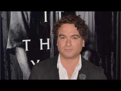 VIDEO : ?Roseanne? Revival Confirms Johnny Galecki?s Return