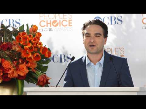 VIDEO : Johnny Galecki To Return As David For 'Roseanne' Revival