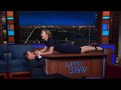VIDEO : Kate Winslet And Stephen Colbert Reenact 'Titanic' Ending