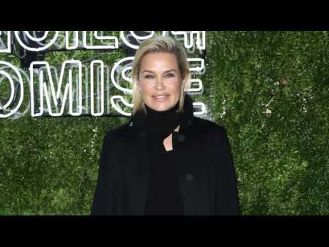 VIDEO : Yolanda Hadid Likes Gifting Crystals For Christmas