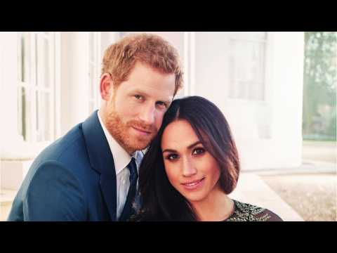 VIDEO : Harry & Meghan Markle Reveal Engagement Pics