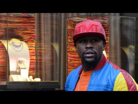 VIDEO : Is Floyd Mayweather Joining UFC To Be An MMA Fighter?